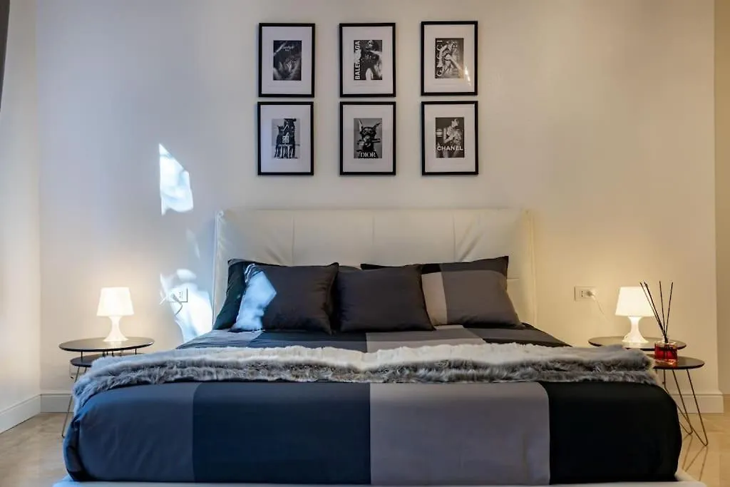 San Babila - Luxury Milanese Apartment 0*, Milan Italy