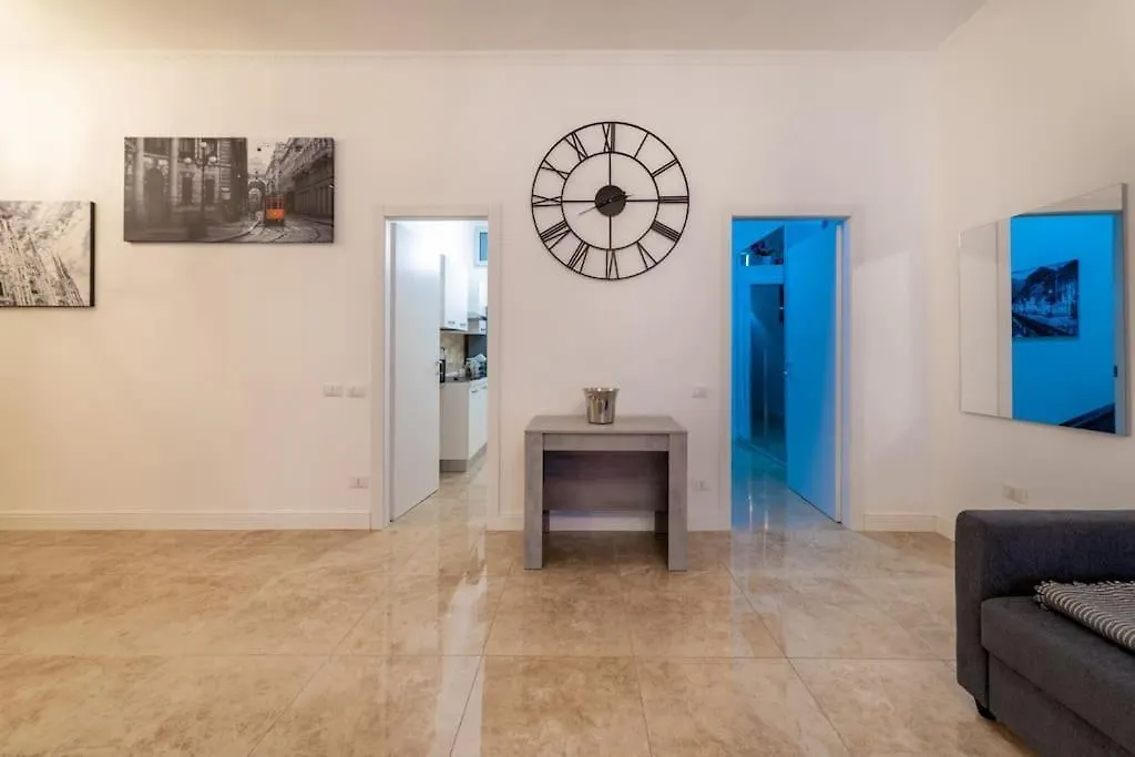 San Babila - Luxury Milanese Apartment 0*, Milan