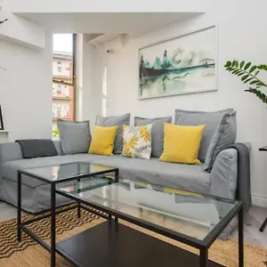 modern-spacious-2bd-apartment-in-limehouse.cambridgehotelsuk.com/