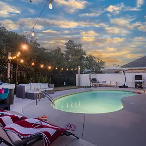 Heated Pool And Golf Cart, Walk To Beach! Deal! Holiday home Destin