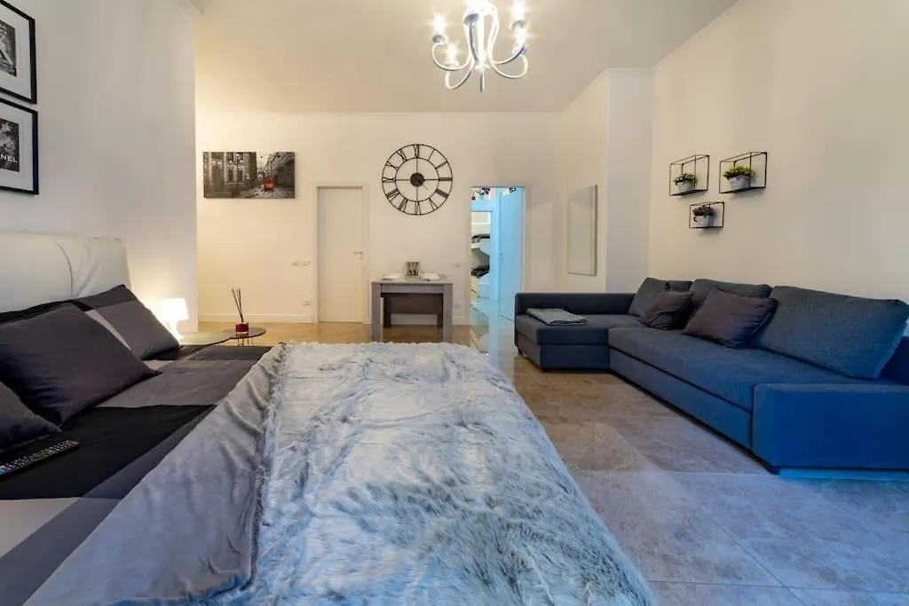 San Babila - Luxury Milanese Apartment Italia