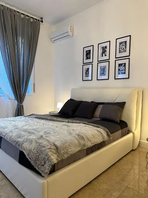 San Babila - Luxury Milanese Apartment