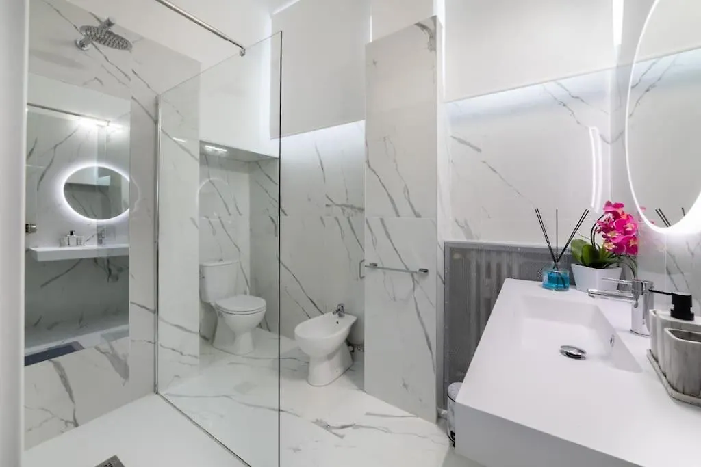 San Babila - Luxury Milanese Apartment