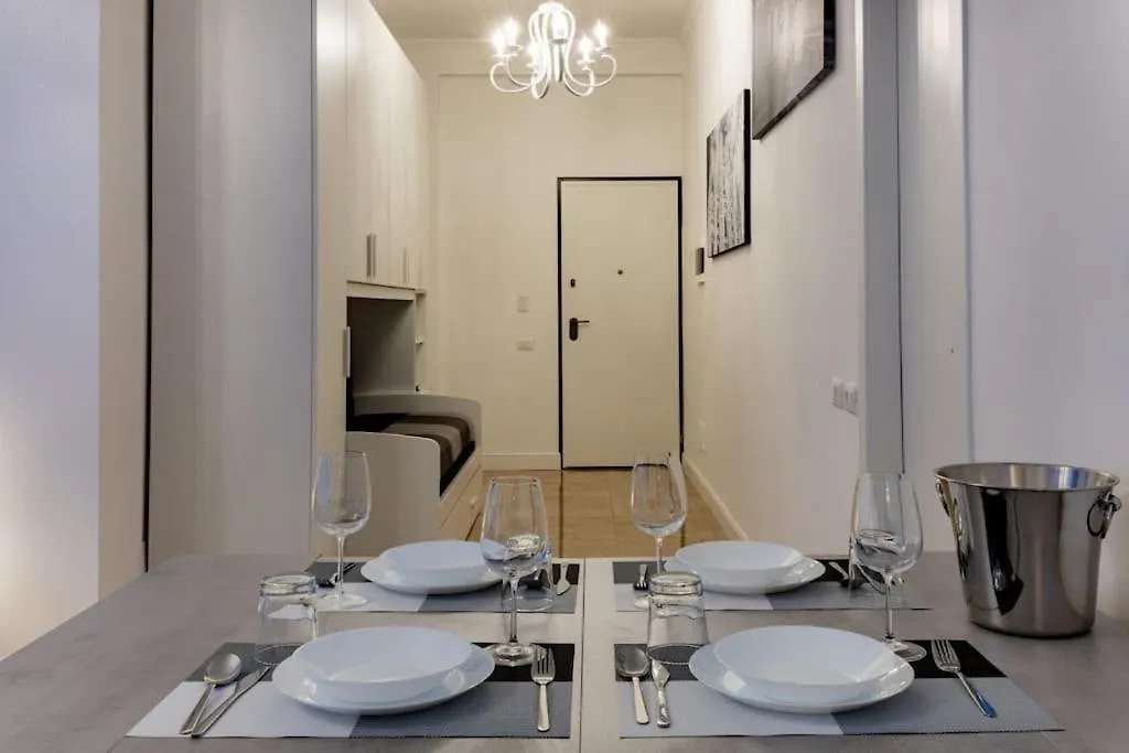 San Babila - Luxury Milanese Apartment Italia
