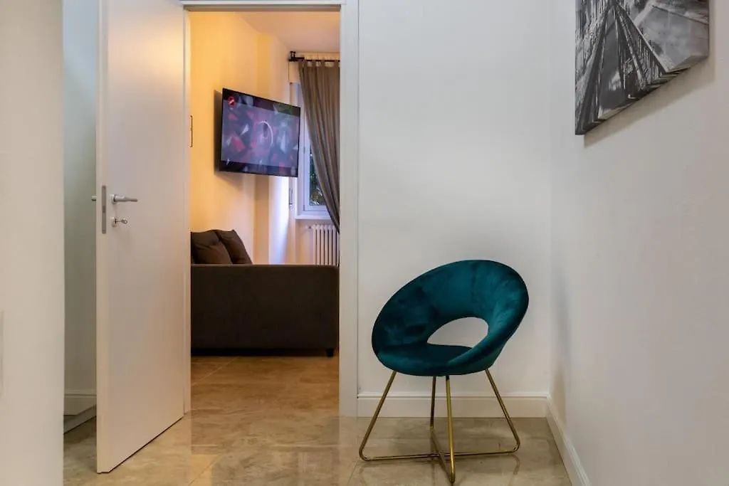 San Babila - Luxury Milanese Apartment Italia