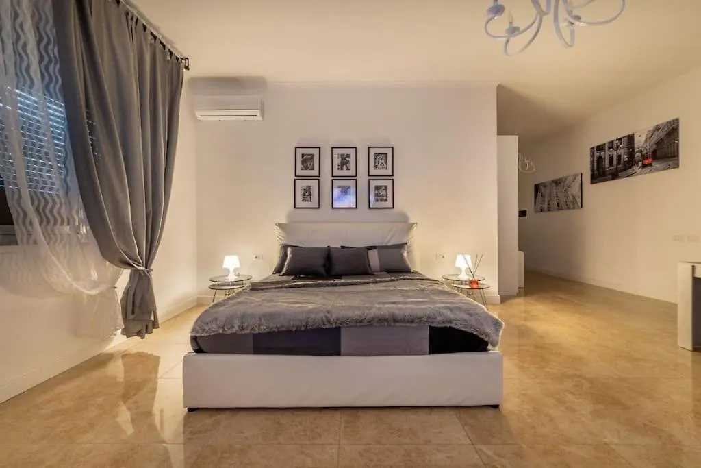San Babila - Luxury Milanese Apartment
