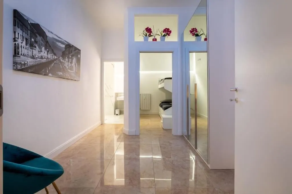 San Babila - Luxury Milanese Apartment 0*, Milano Italia